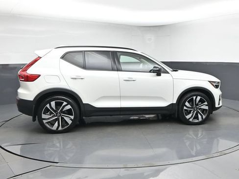 Used 2023 Volvo XC40 B5 Plus w/ Driver Assist Package AWD/4WD image 9