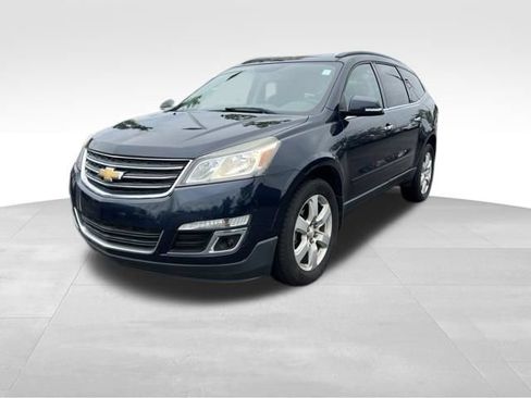 Used 2016 Chevrolet Traverse LT w/ Style and Technology Package FWD image 3