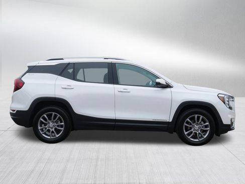 Used 2024 GMC Terrain SLT w/ Infotainment Package II image 8
