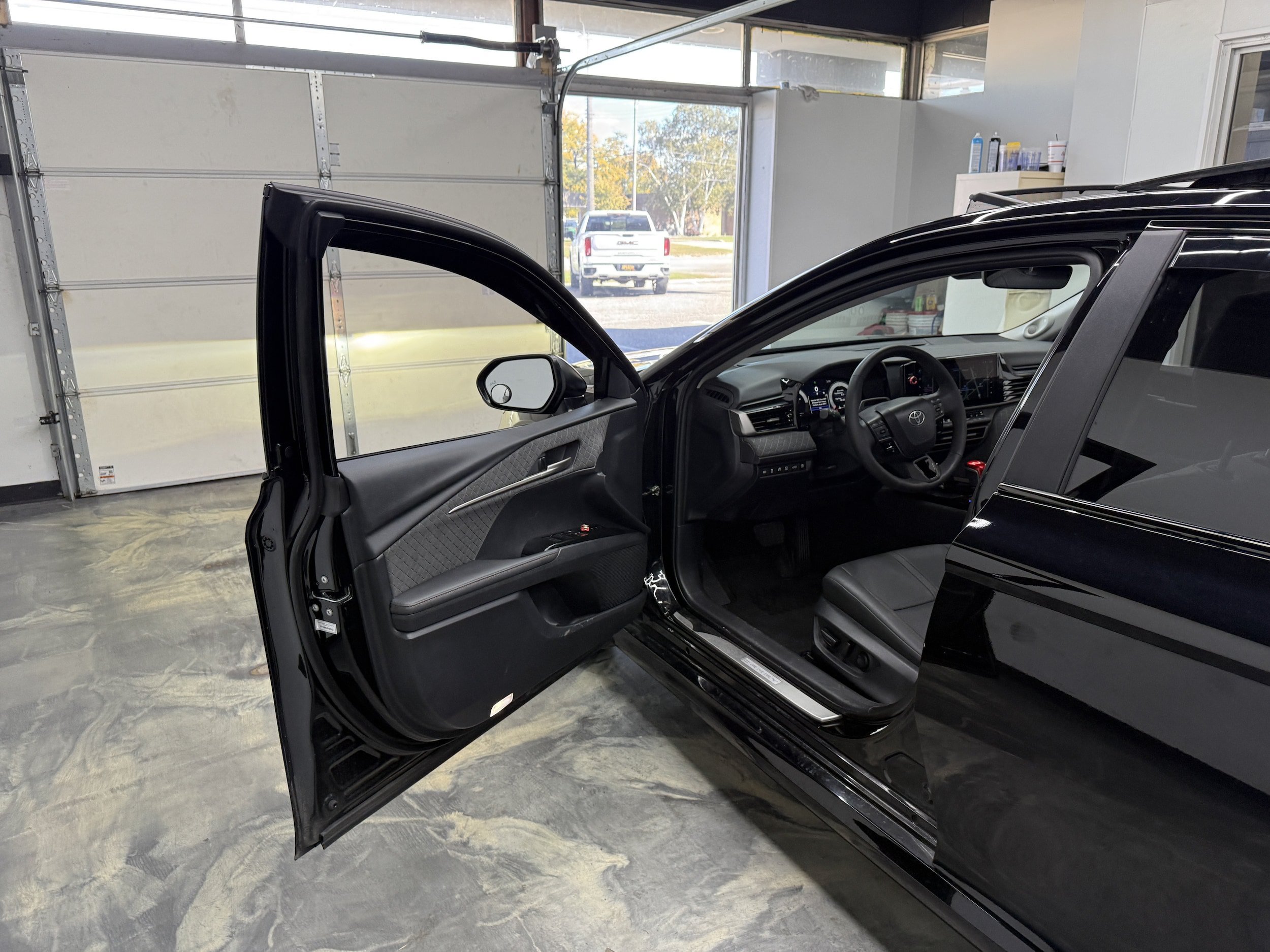 Used 2026 Toyota Camry XLE AWD/4WD image 8