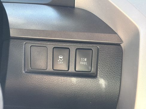 Used 2015 Toyota Tundra SR5 w/ SR5 Upgrade Package AWD/4WD image 21