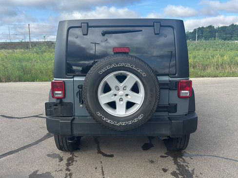 Used 2015 Jeep Wrangler Unlimited Sport w/ Quick Order Package 24S AWD/4WD image 4