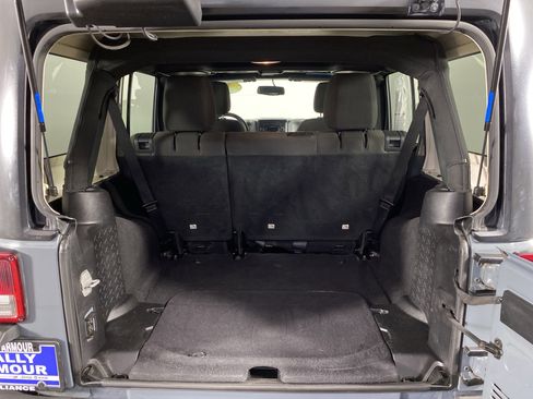 Used 2015 Jeep Wrangler Unlimited Sport w/ Quick Order Package 24S AWD/4WD image 25