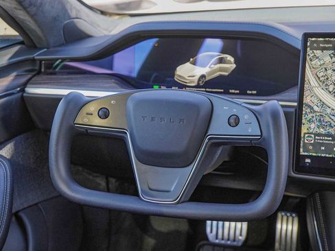 Used 2022 Tesla Model S image 25