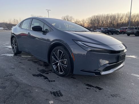 Used 2023 Toyota Prius XLE image 9