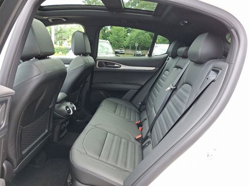 New 2025 Alfa Romeo Stelvio Sprint image 6