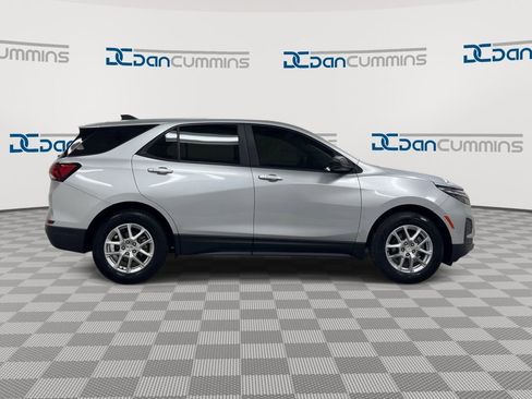 Used 2022 Chevrolet Equinox LS image 9