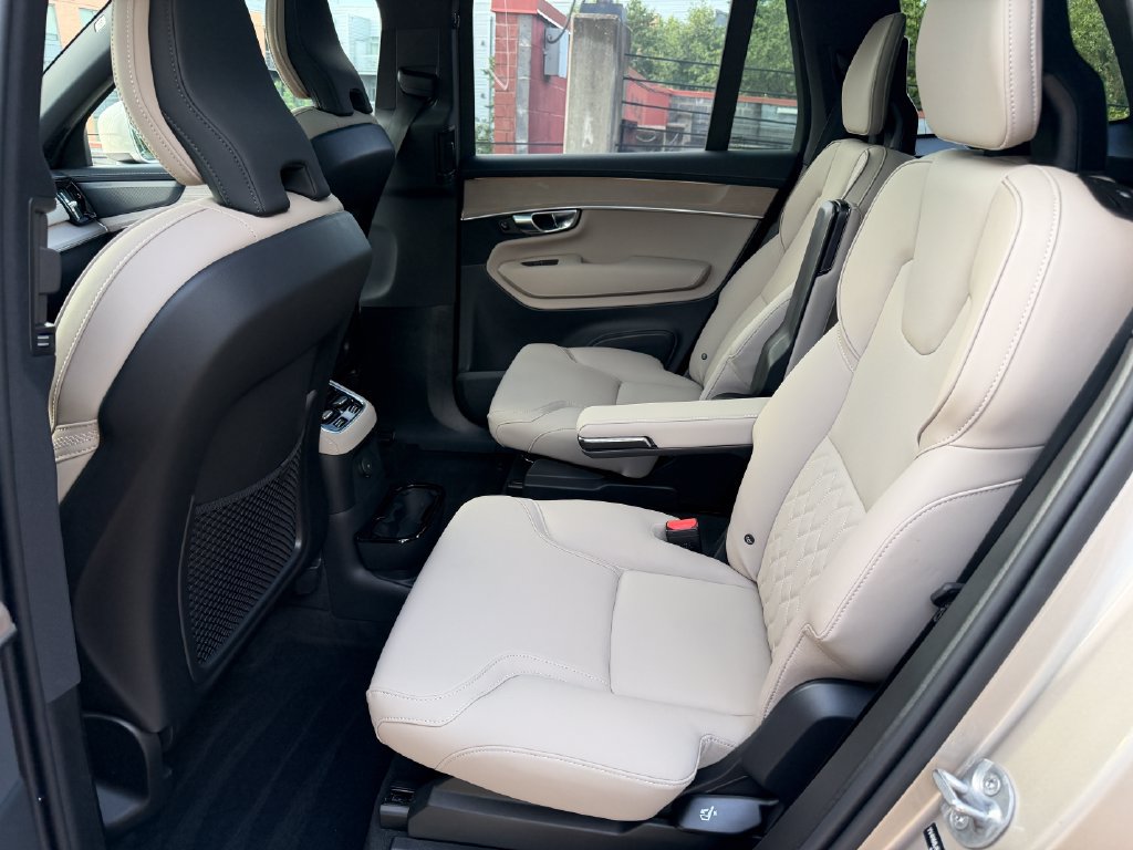 Certified 2025 Volvo XC90 T8 Plus w/ Protection Package Premier AWD/4WD image 25