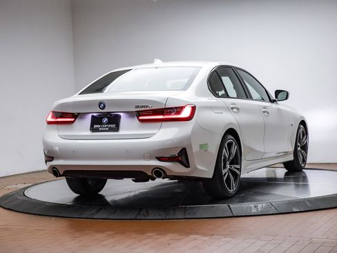 Certified 2022 BMW 330e w/ Convenience Package image 7