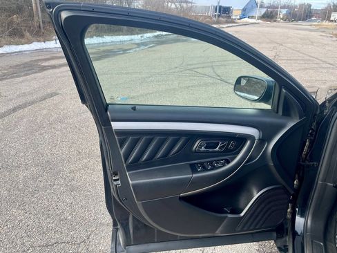 Used 2013 Ford Taurus SEL image 23