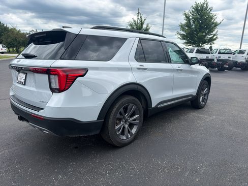 Used 2025 Ford Explorer Active w/ Active Comfort Package AWD/4WD image 6