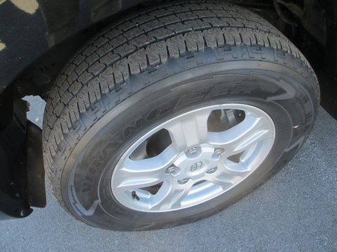 Used 2015 Toyota Sequoia SR5 image 10