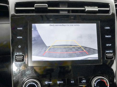 Used 2023 Hyundai Tucson SE image 8