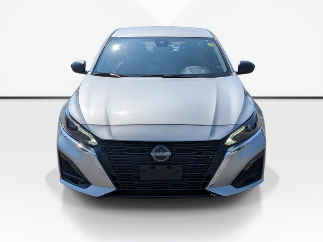 Used 2024 Nissan Altima 2.5 SV FWD image 2