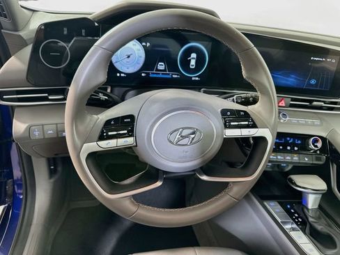 Used 2023 Hyundai Elantra SEL w/ Convenience Package FWD image 17