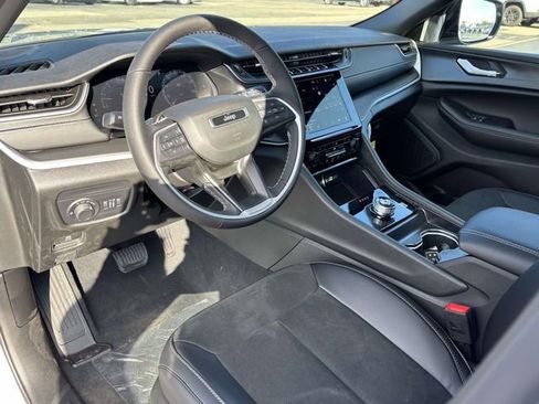 New 2025 Jeep Grand Cherokee Altitude image 14