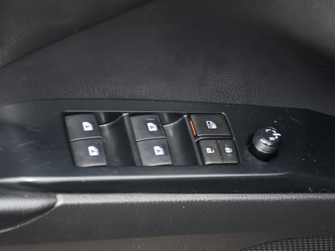 Used 2020 Toyota Camry SE FWD image 10