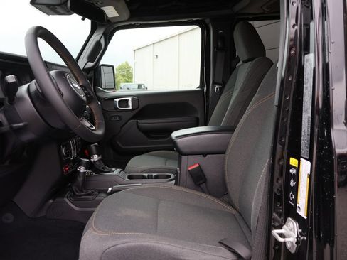 Used 2024 Jeep Wrangler Unlimited AWD/4WD image 22