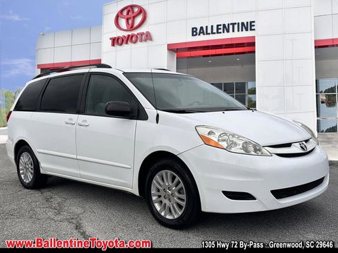 Used 2010 Toyota Sienna LE image 1