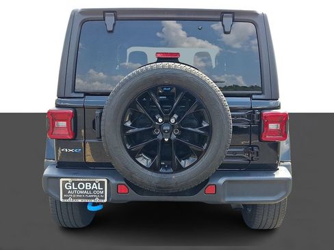 Used 2023 Jeep Wrangler Unlimited Sahara w/ Cold Weather Group AWD/4WD image 6
