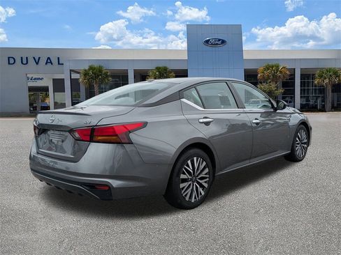 Used 2024 Nissan Altima 2.5 SV image 3