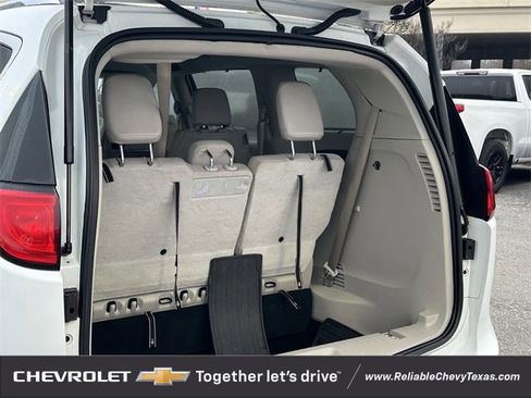 Used 2017 Chrysler Pacifica Touring-L Plus image 32