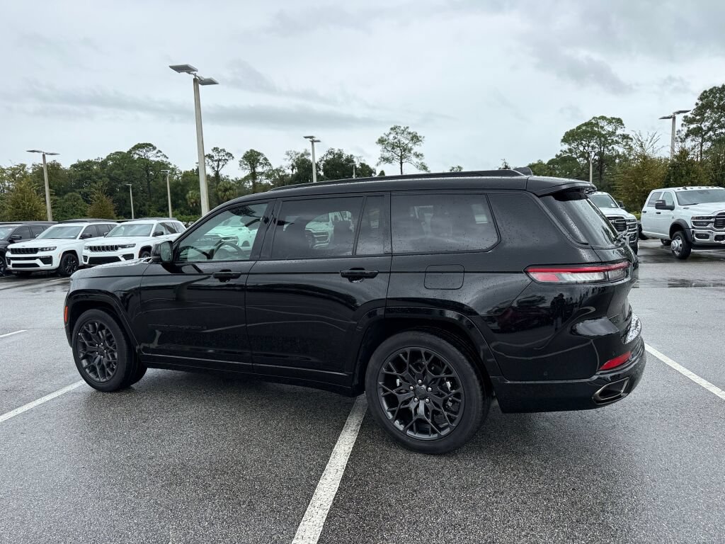 Used 2025 Jeep Grand Cherokee L Summit w/ Obsidian Package AWD/4WD image 5