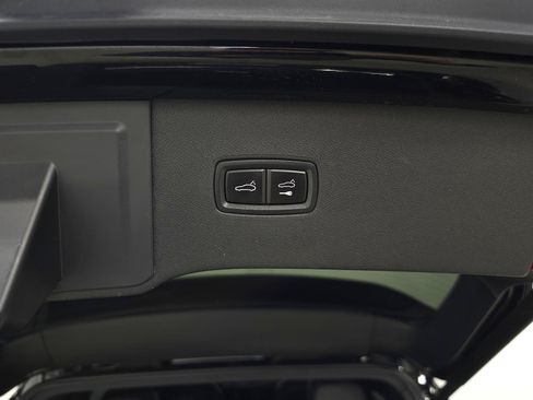 Used 2024 Porsche Cayenne AWD/4WD image 8