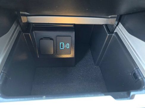 Certified 2022 Ford Explorer XLT w/ Equipment Group 202A AWD/4WD image 15