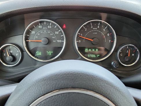 Used 2017 Jeep Wrangler Unlimited Sahara AWD/4WD image 10