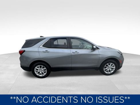 Used 2023 Chevrolet Equinox LT w/ Driver Convenience Package image 3
