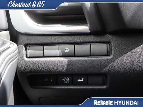 Used 2024 Nissan Rogue SV AWD/4WD image 32