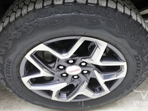 New 2026 GMC Sierra 1500 SLT w/ SLT Premium Package AWD/4WD image 34