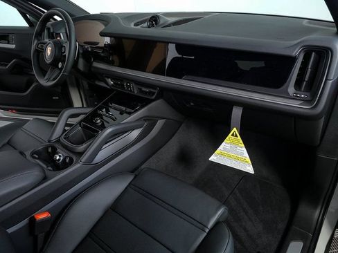 Certified 2026 Porsche Cayenne Coupe AWD/4WD image 24