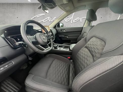 Used 2022 Nissan Pathfinder SV w/ SV Premium Package FWD image 19