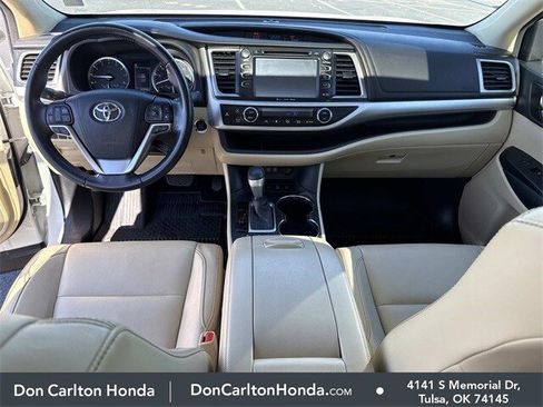 Used 2017 Toyota Highlander XLE image 18