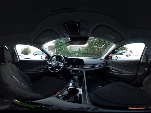 Used 2025 Hyundai Elantra SEL image 43