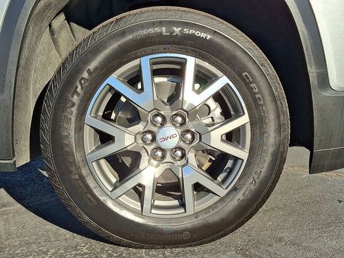 Used 2023 GMC Acadia SLE w/ Driver Convenience Package image 8