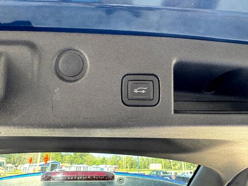 Used 2020 Chevrolet Equinox LT image 12