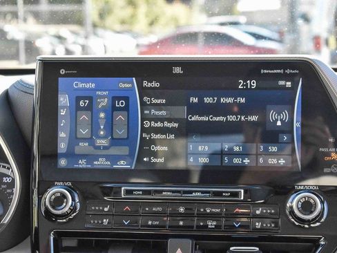 Used 2022 Toyota Highlander Platinum image 12