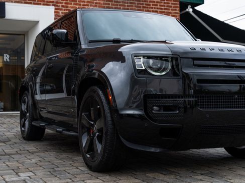 Used 2025 Land Rover Defender 110 X image 9