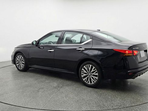 Used 2025 Nissan Altima 2.5 SV image 6