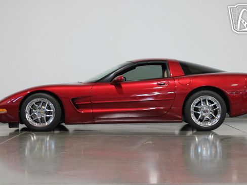 Used 2001 Chevrolet Corvette Coupe w/ Preferred Equipment Group2 image 28