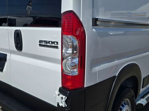 Used 2025 RAM ProMaster 2500 w/ U-Haul Equipment Group FWD image 25