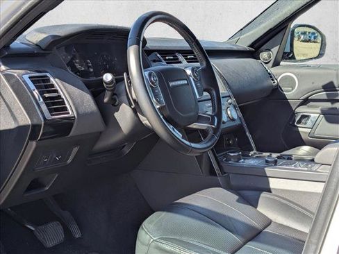 Used 2018 Land Rover Discovery SE image 7