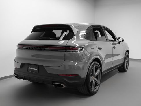 Used 2025 Porsche Cayenne image 12