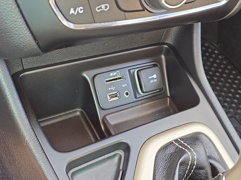 Used 2016 Jeep Cherokee Latitude w/ Cold Weather Group image 27