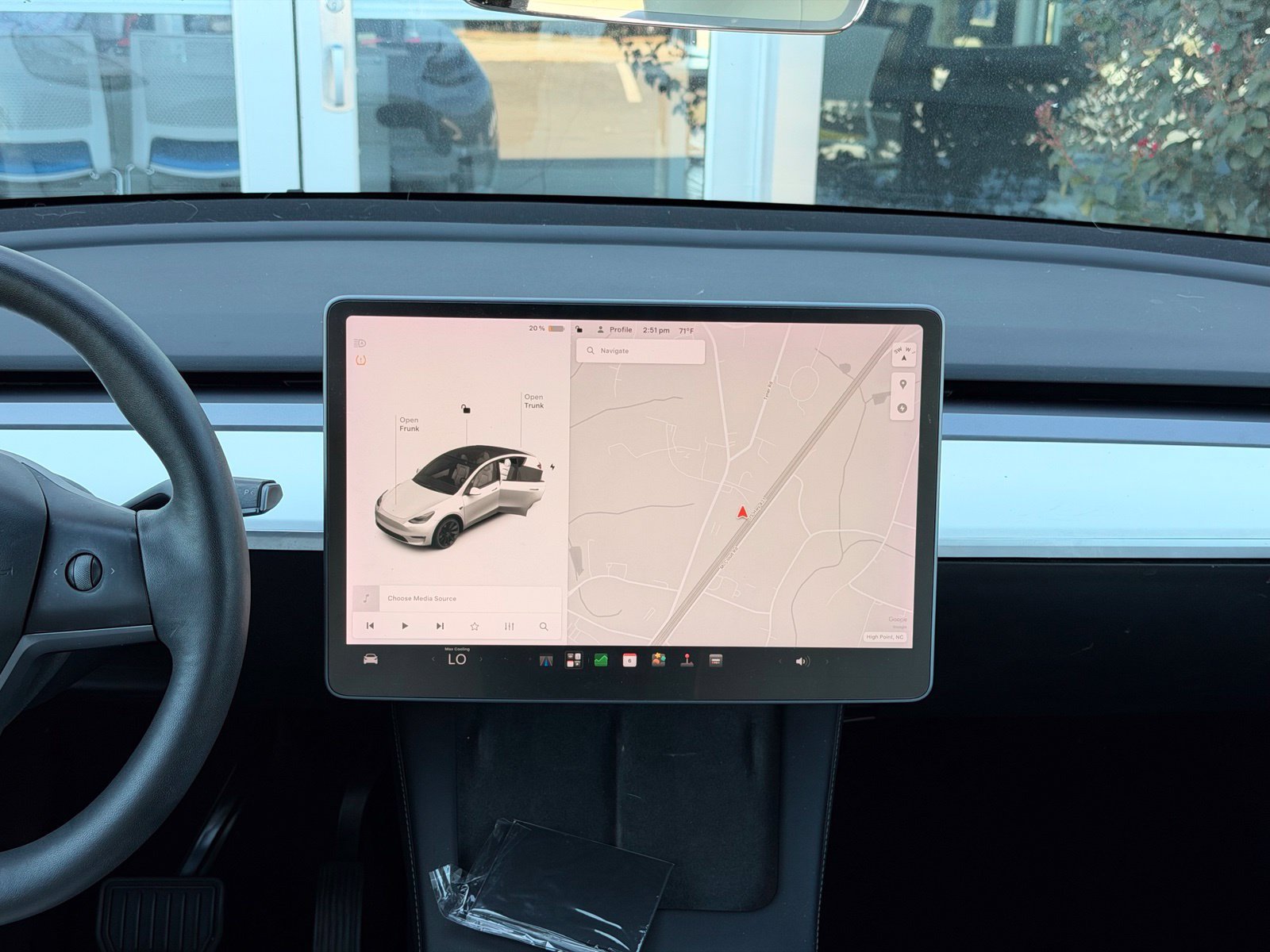 Used 2021 Tesla Model Y Long Range AWD/4WD image 25
