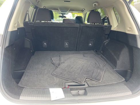 Certified 2024 Nissan Rogue SV FWD image 19