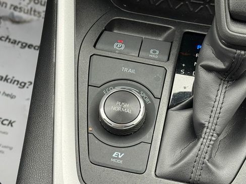 Certified 2025 Toyota RAV4 LE image 39